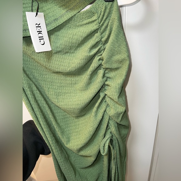 Super cute matching skirt set by Cider (weird pix o_O) - Picture 3 of 3